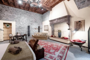 Historical Suites in The Heart of Como Old Town - By House Of Travelers